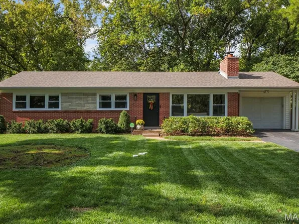 701 Wenneker Dr, Saint Louis, MO 63124