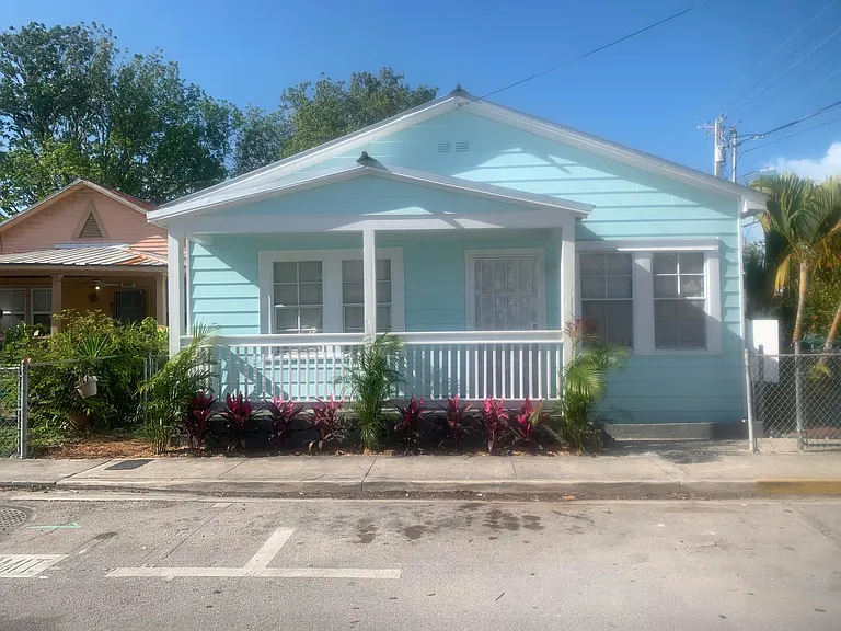 1002 Thomas St — Photo 1