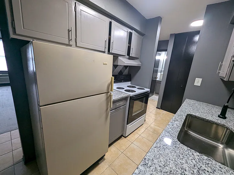 3100 Girard Ave S #306 — Photo 9