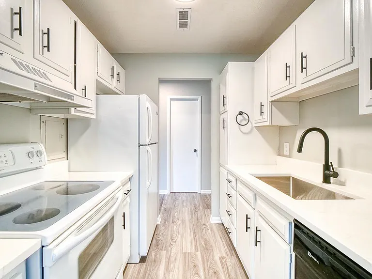 1675 Cedarwood Dr #B — Photo 14
