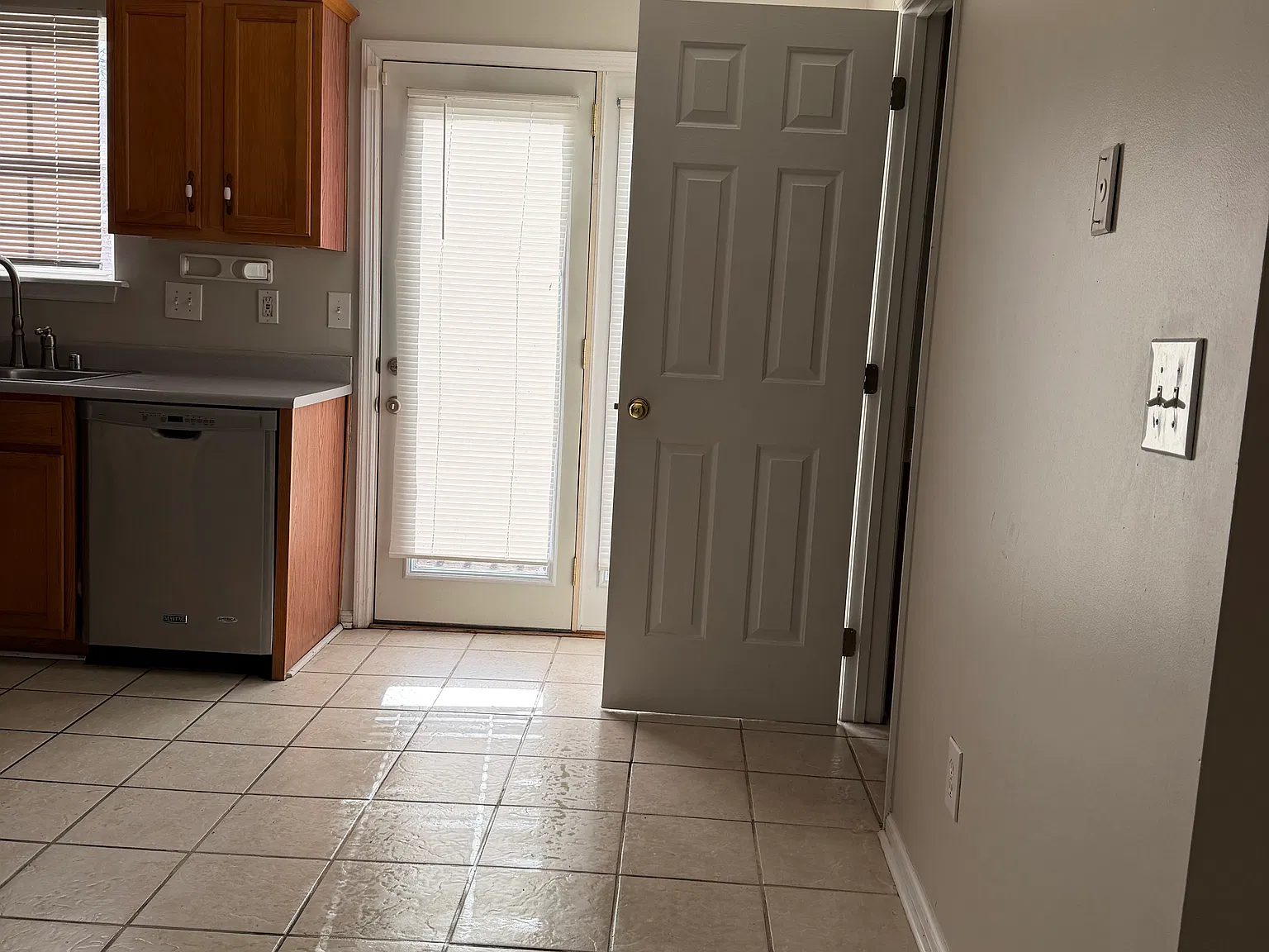 2 bed, 1.5 bath, 1200 sqft, $1,450 — Photo 4