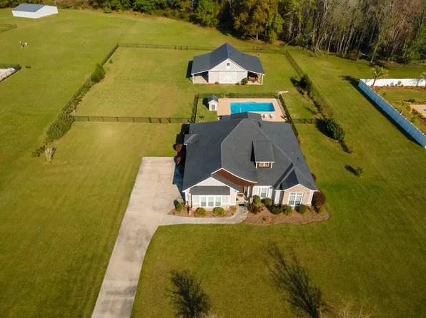 131 Walton Way Dr, Nashville, GA 31639