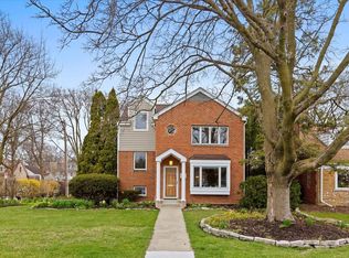 2444 Thornwood Ave, Wilmette, IL