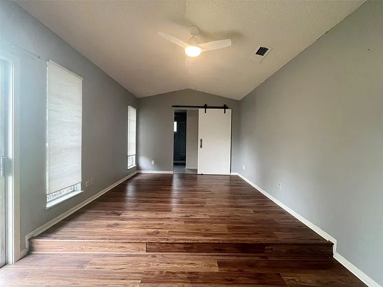 8702 Dawnridge Cir — Photo 12