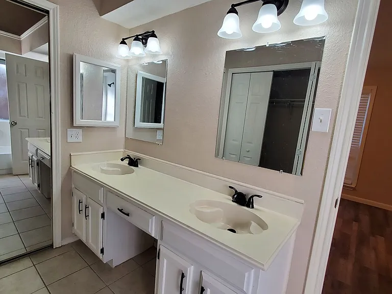 8440 Willow Creek Dr — Photo 8