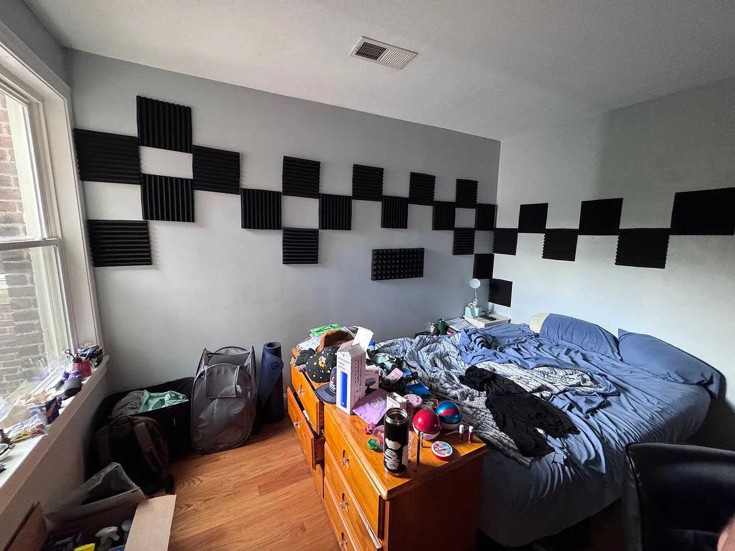 No Broker Fee! Recently Updated 5 Bed/2 Bath With Central Air — Photo 3