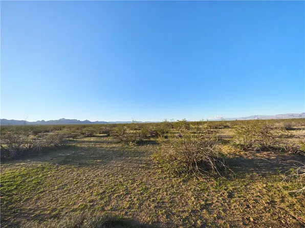 5883 Macayo Drive, Golden Valley, AZ 86413