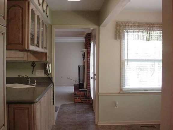 5th image of 419 Jutewood Ct