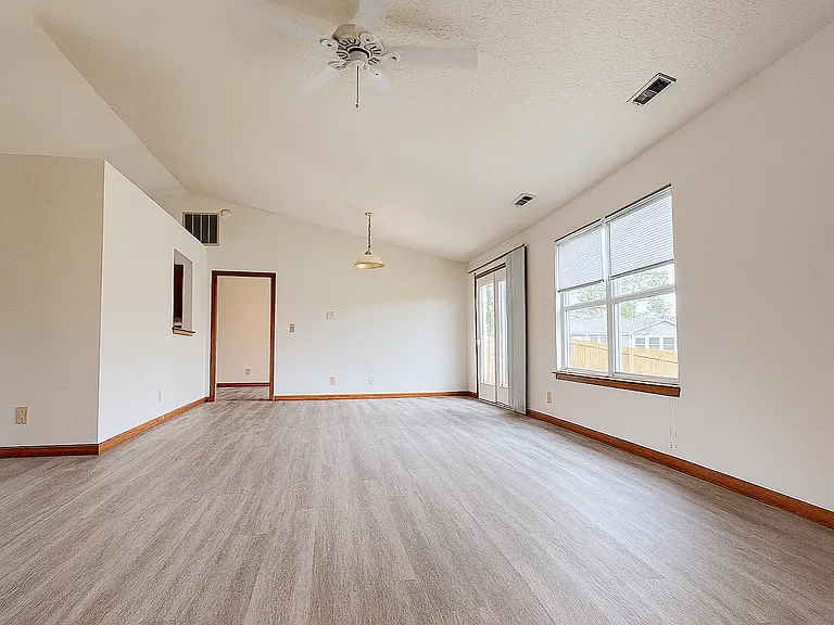 3220 Hunter Rd — Photo 3