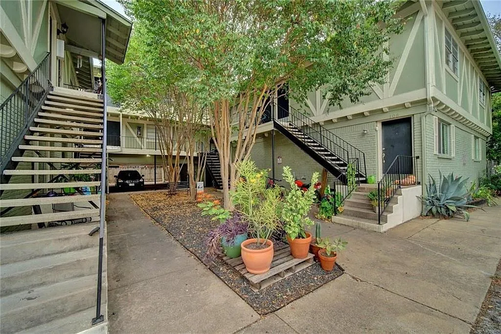 2 bed, 1.0 bath, 750 sqft, $1,295 — Photo 1