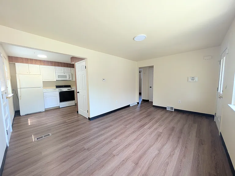 1131 Pemberton St — Photo 3