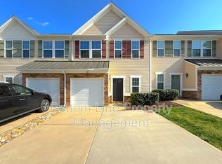 2432 Silverthorn Dr, Charlotte, NC 28273