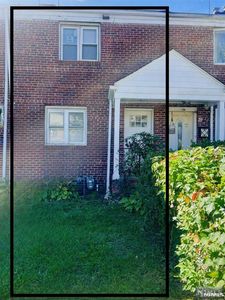27A Melmore Gdns, East Orange, NJ, 07017