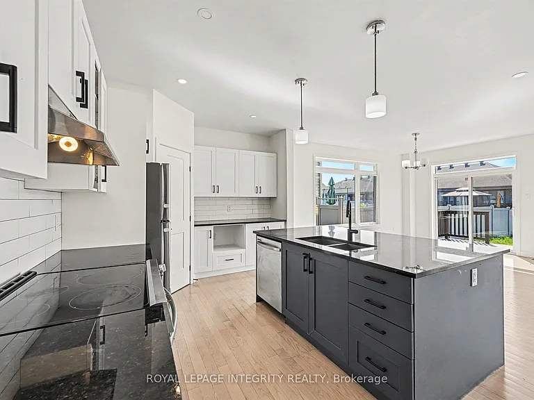 148 Thomas St S — Photo 11