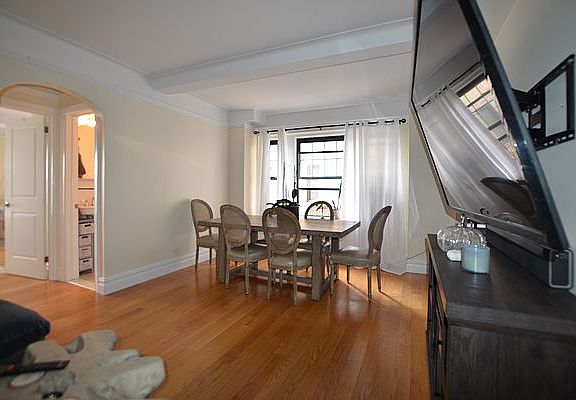 4th image of 95 Christopher St APT 12H