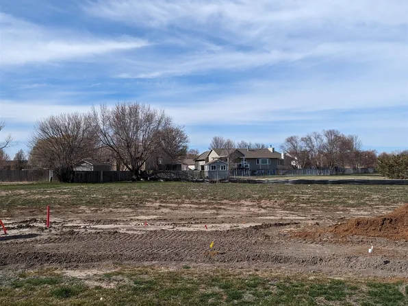 832 N Cedar Downs Cir, Wichita, KS 67235