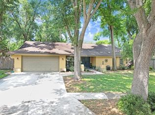 504 Triple Crown Ct, Seffner, FL 33584