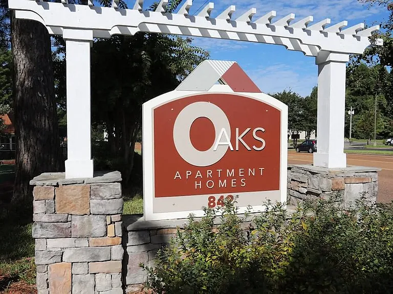 Welcome to The Oaks at Jackson Apartments