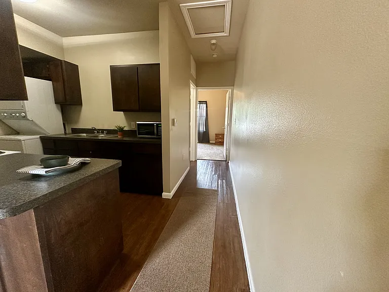 409 Nacogdoches St #24 — Photo 6