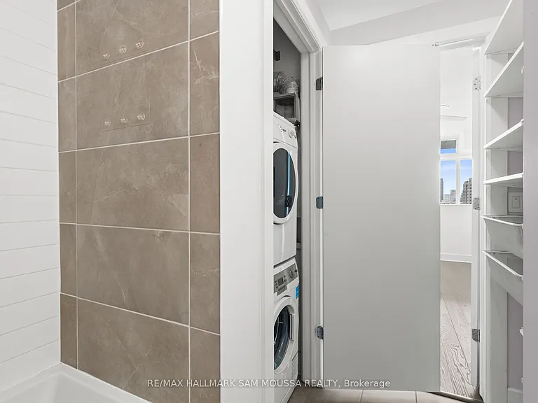255 Bay St #1208 — Photo 29
