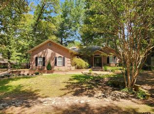 2409 Country Club Rd, Palestine, TX 75803