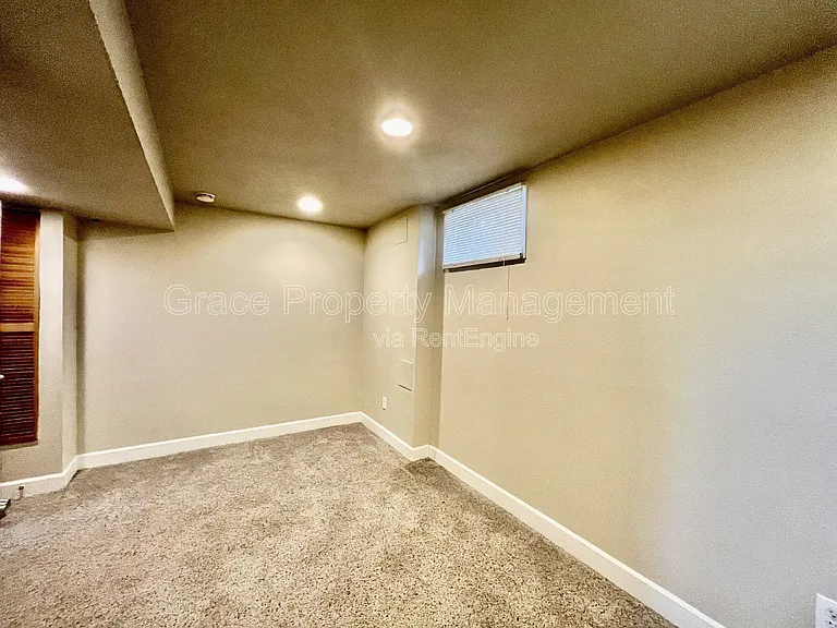 10758 Ogden St — Photo 14