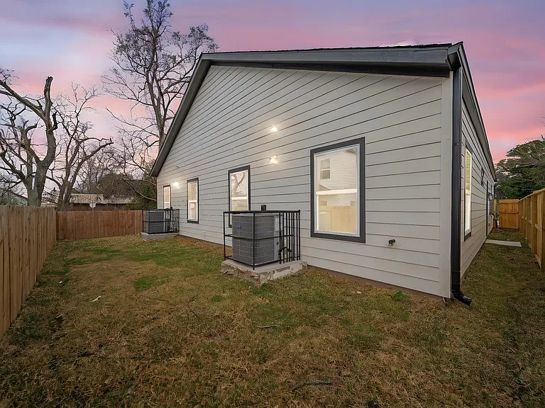 929 Green Meadow Ln #B — Photo 32