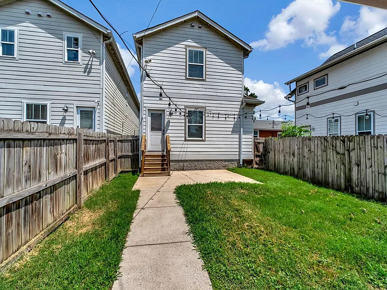 6203A California Ave — Photo 26
