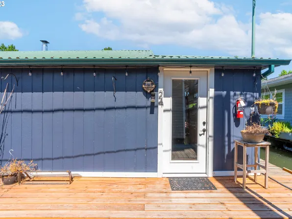 50776 Dike Rd Slip 24, Scappoose, OR 97056