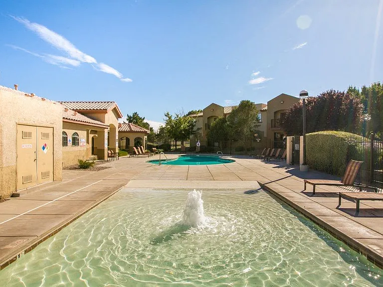 Wading pool with fountain