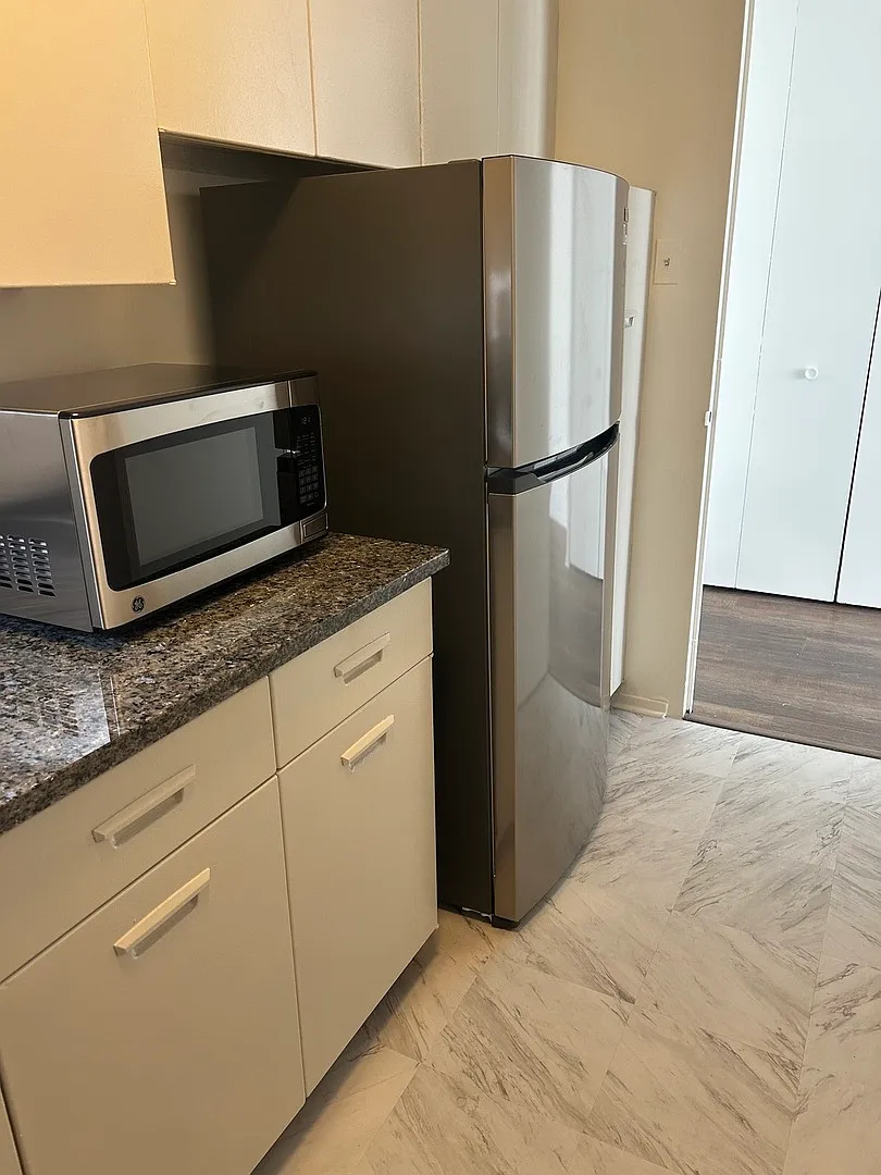 2 bed, 1000 sqft, $2,400 — Photo 4