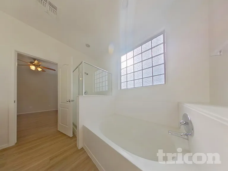 17307 W Monroe St — Photo 10