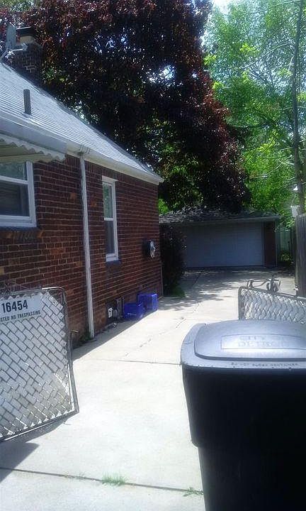 2nd image of 16454 Tacoma St