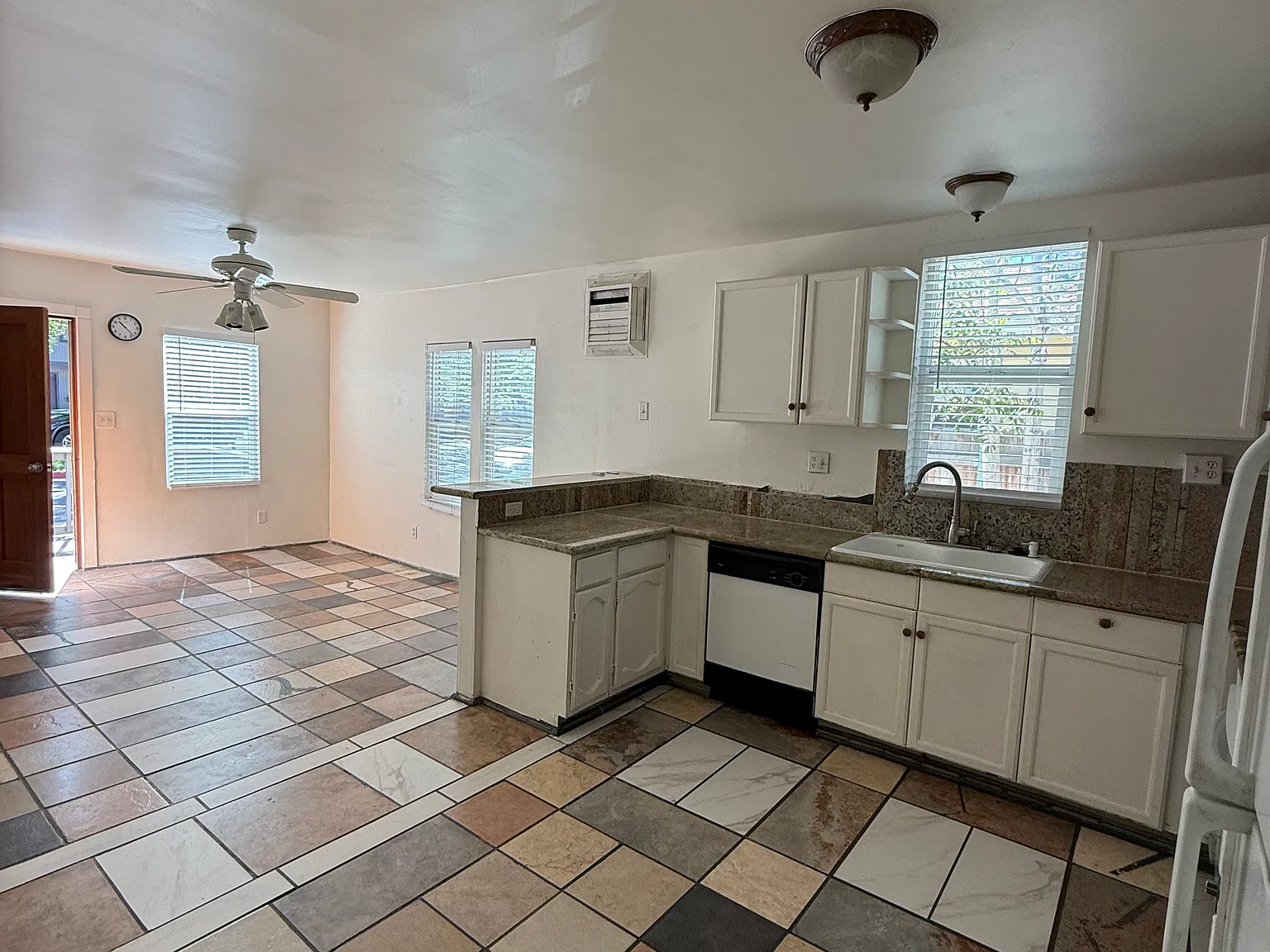 2 bed, 624 sqft, $1,750 — Photo 2