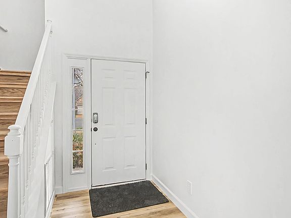4th image of 82 Heaton Close