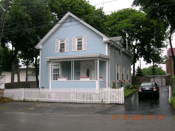 104 Mauran Ave, East Providence, RI 02914