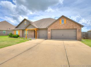 7025 E Oak Ridge St, Broken Arrow, OK 74014