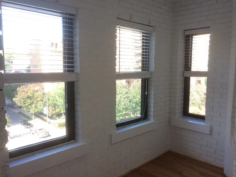 Mark Twain Apartments — Photo 10
