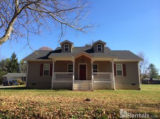 668 W Blue Ridge Rd, East Flat Rock, NC 28726