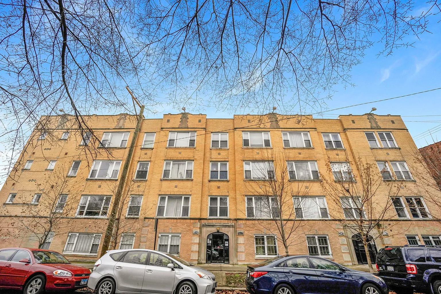 2737 W Le Moyne St APT B photo 1