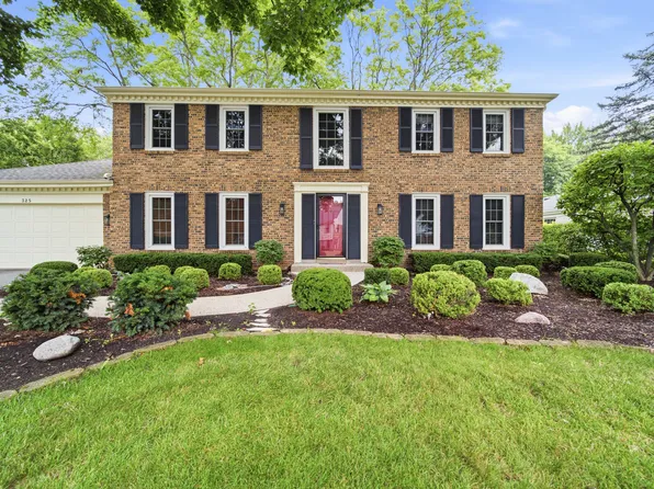 325 Versailles Dr, Northbrook, IL 60062