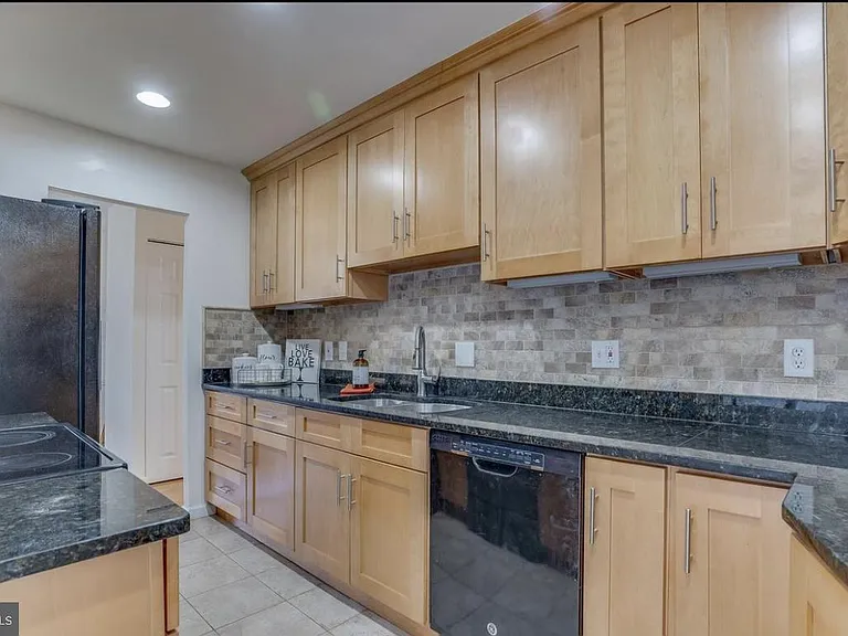 2801 Reign St — Photo 6