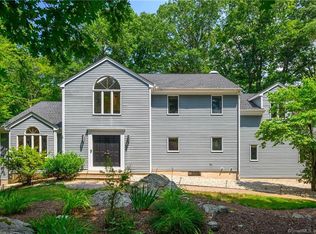 1 Rose Ln, Sandy Hook, CT 06482