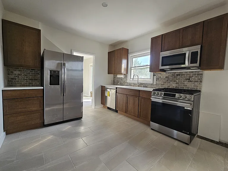 740 Lake Ave #3 — Photo 2