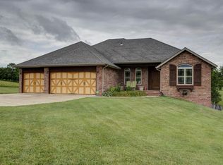 1669 S Songbird Cir, Nixa, MO 65714
