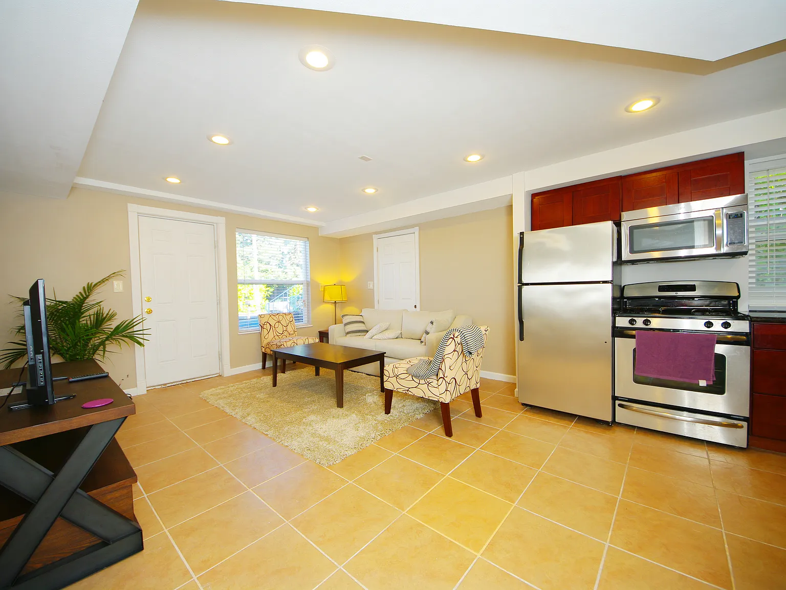 2 bed, 1010 sqft, $1,695 — Photo 3