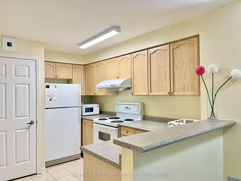28 Olive Ave #201 — Photo 7