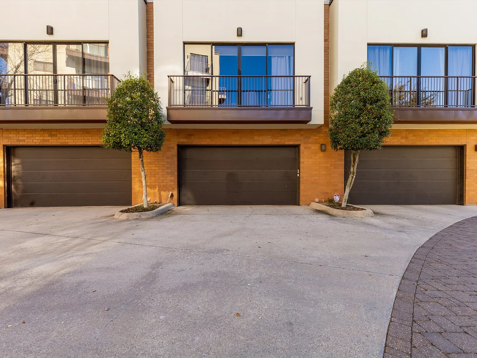2 bed, 2.5 bath, 1586 sqft, $3,195 — Photo 1