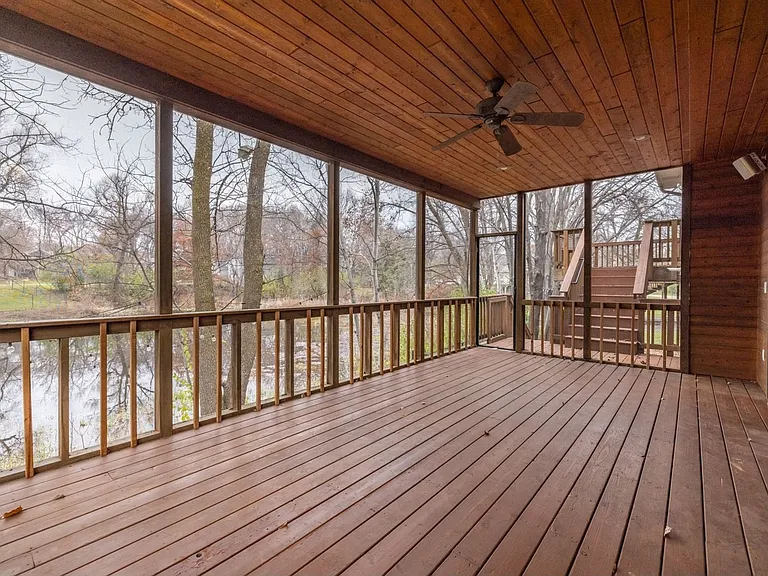 7123 Yorktown Ln N — Photo 19