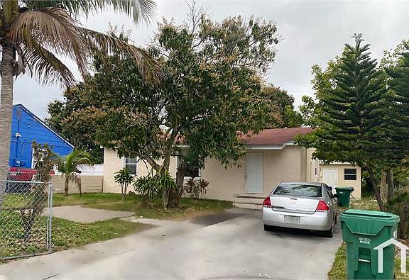 3rd image of 1165 W 32nd St